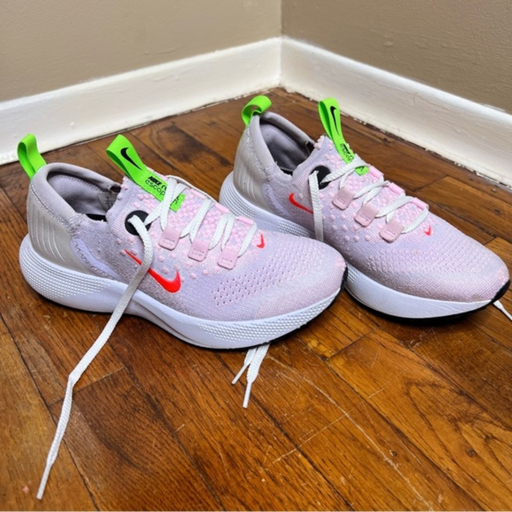 2022 Wmns React Escape Run Flyknit 'Barely Grape Bright Crimson' size 7